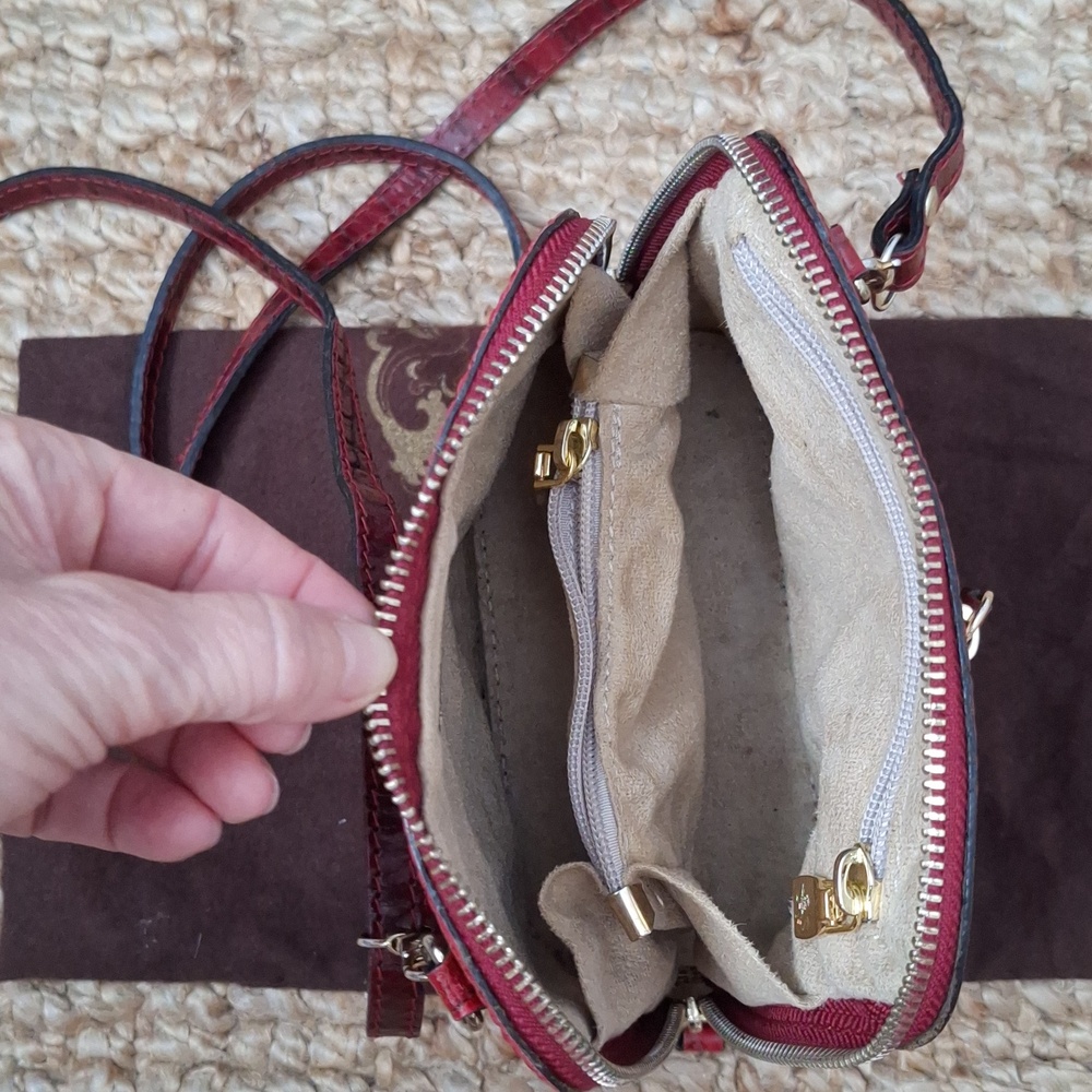 Pratesi Firenze Italian leather crossbody bag. - Picture 8 of 12